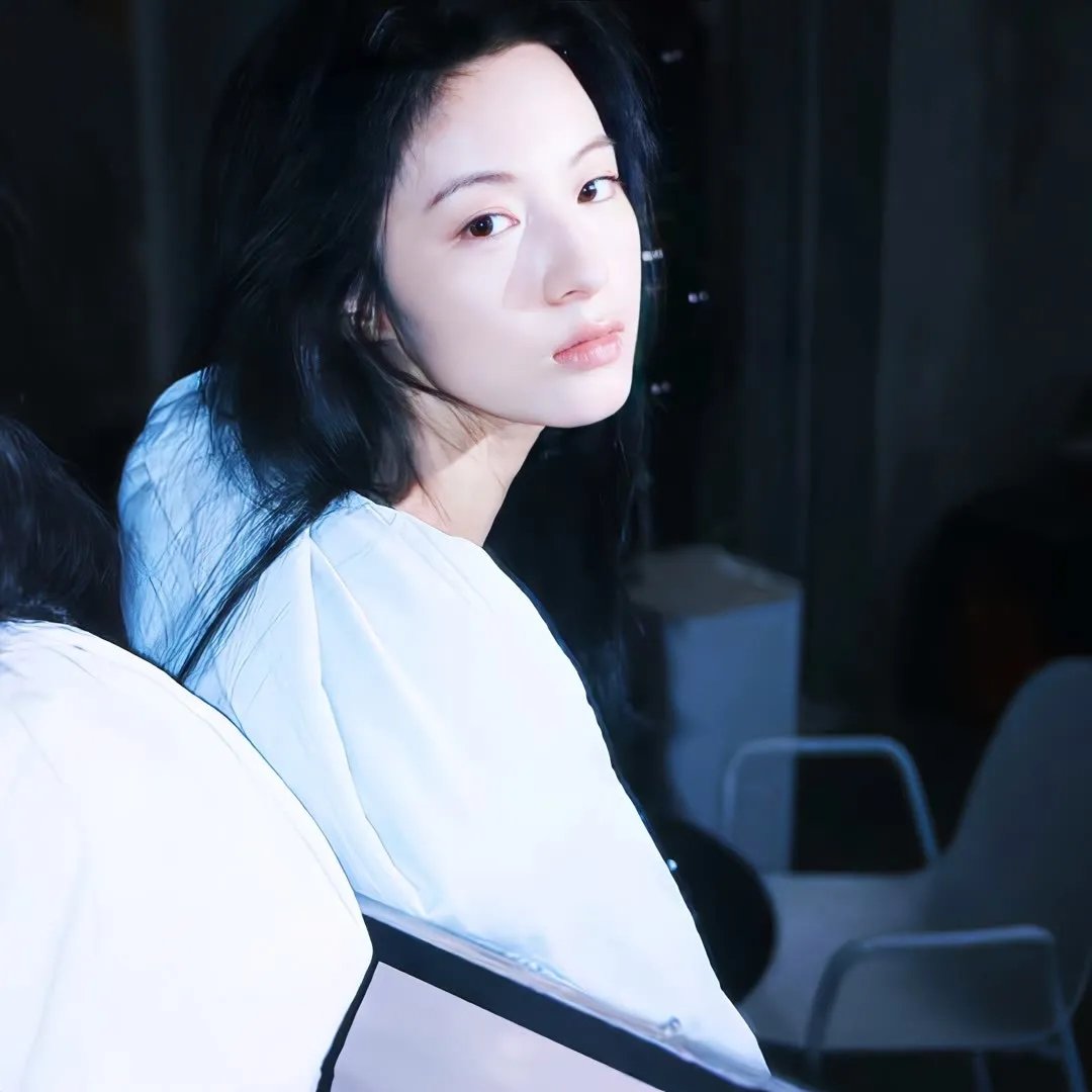 黎明时分的年轻人们