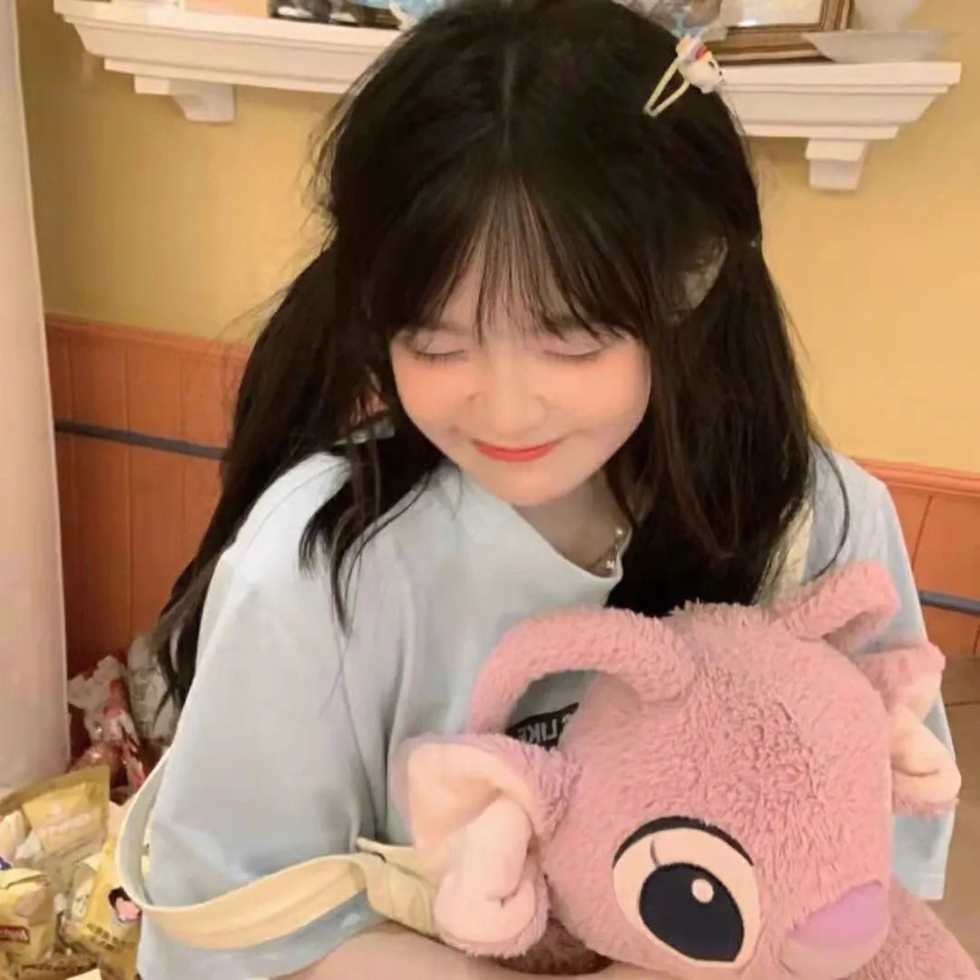 小姑娘艾萝依
